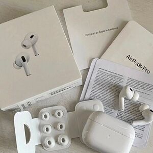 Apple AirPods Pro 3 with Charging Case